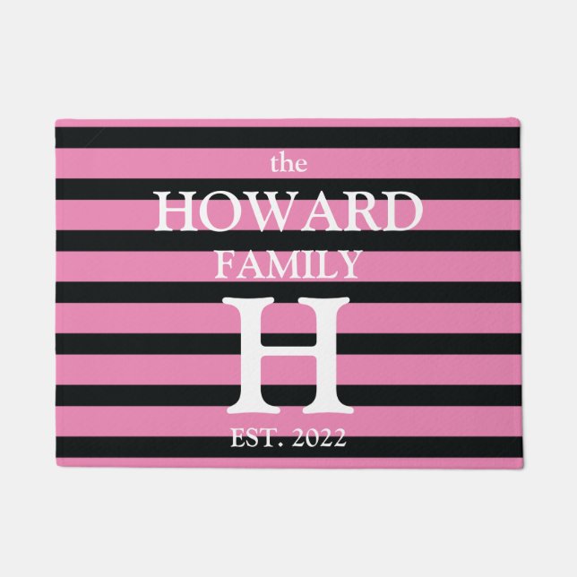 Moderne Schwarz-Rosa Streifen Monogramm Name Hochz Fußmatte (Vorderseite)