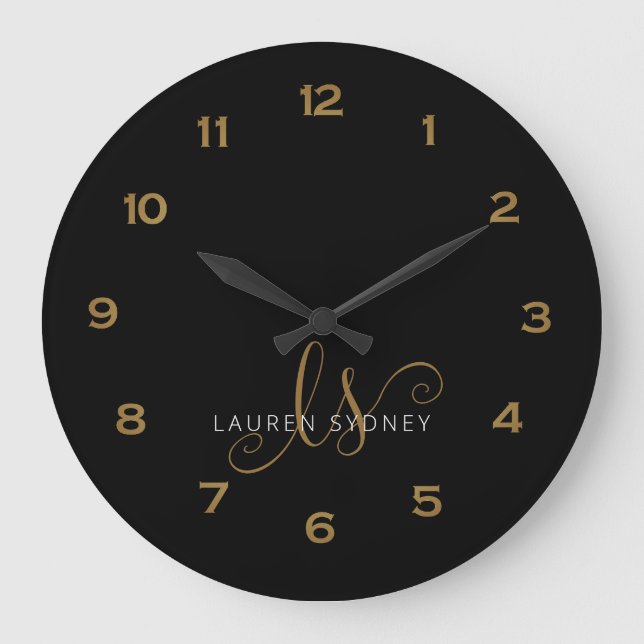 Moderne Schwarz- und Goldskripte Mit Monogramm Große Wanduhr (Vorderseite)