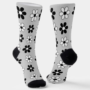 Moderne Schwarz-Weiß-Blume auf Lichtsilber Grau Socken