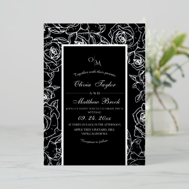 Moderne Schwarz-Weiß-Blume-Hochzeit Folieneinladung (Stehend vorne)