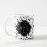 Moderne Schwarz-Weiß-Dalmatiner Mit Monogramm Kaffeetasse<br><div class="desc">Dieses moderne Muster von Dalmatinern wie Flecken ist auf dem Trend und eine sehr coole Art,  Tierabdruck in Ihr Leben zu integrieren. Vergessen Sie nicht,  das dreiteilige Monogramm zu personalisieren! ©2014 Alle Rechte vorbehalten.</div>