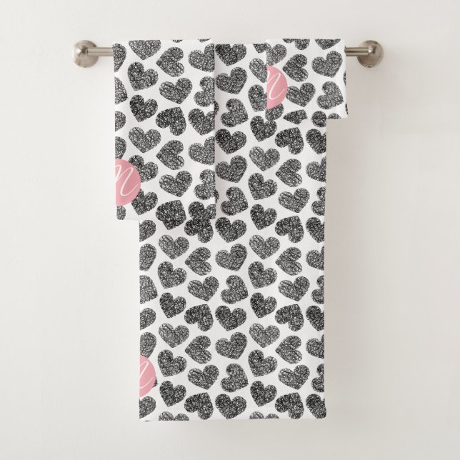 Moderne Schwarz-Weiß-Doodle-Herzen Mit Monogramm Badhandtuch Set (Insitu)
