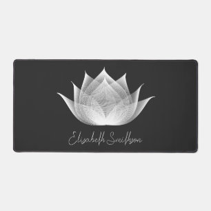 Moderne Schwarz-Weiß-Lotus-Blume Elegante Add Name Schreibtischunterlage