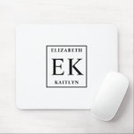 Moderne Schwarz-Weiß-Monogramm Mousepad<br><div class="desc">Das moderne Schwarz/Weiß Monogram Mouse Pad verbindet elegantes Design mit personalisierter Eleganz. Mit einer minimalistischen Schwarz-Weiß-Farbpalette ist dieses Mousepad sowohl stilvoll als auch funktionell. Das individuell anpassbare Monogramm fügt eine persönliche Touch hinzu und ist somit ein ideales Zubehör für Ihren Zuhause- oder Bürobereich. Mit einer glatten Oberfläche für präzise Mausbewegungen...</div>