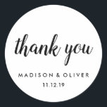 Moderne Schwarz-Weiß-Schrift Vielen Dank für Ihre  Runder Aufkleber<br><div class="desc">Moderne Schwarz-Weiß-Schrift Vielen Dank für Ihre Hochzeit</div>
