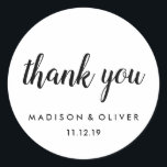Moderne Schwarz-Weiß-Schrift Vielen Dank für Ihre  Runder Aufkleber<br><div class="desc">Moderne Schwarz-Weiß-Schrift Vielen Dank für Ihre Hochzeit</div>