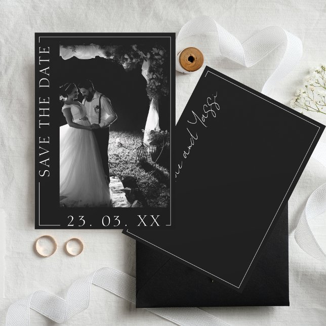 Moderne Schwarz-Weiß-Script-Foto Save The Date (Von Creator hochgeladen)