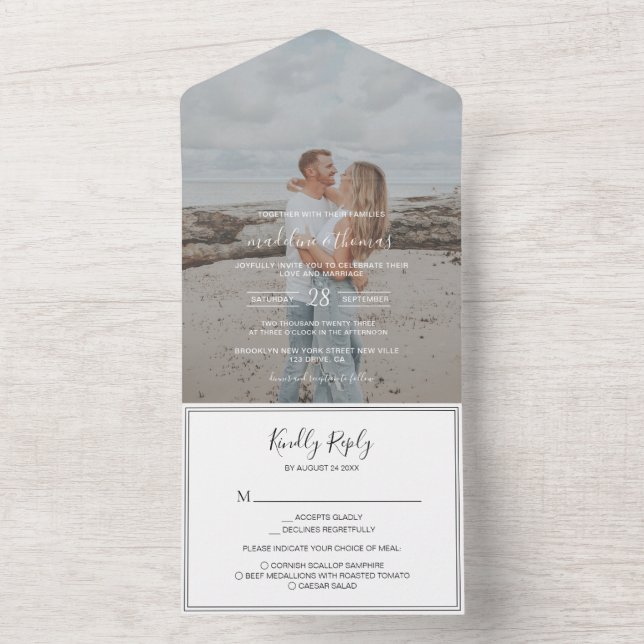 Moderne Schwarz-Weiß-Script-Foto UAWG Wedding All In One Einladung (Innen Boden)