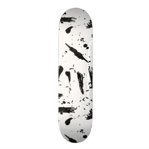Moderne Schwarz-weiße Bürste streicht Skateboard
