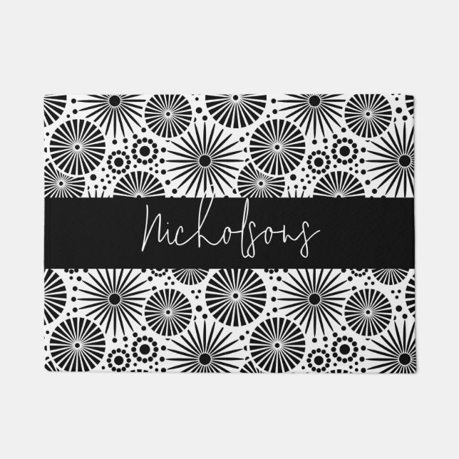 Moderne Schwarz-weiße geometrische Blumenfamilie Fußmatte (Vorderseite)