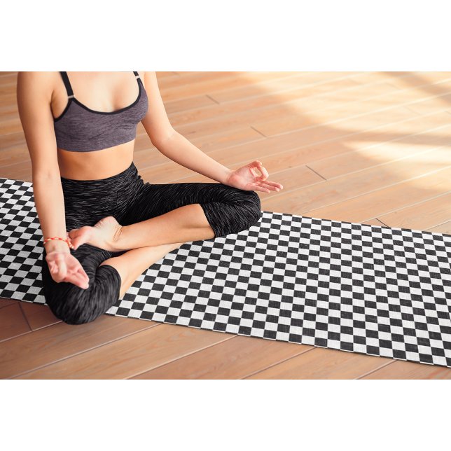 Moderne, Schwarz-weiße, kontrollierte Monogrammübu Yogamatte (Modern Black White Checkered Monogram Exercise Yoga Mat)