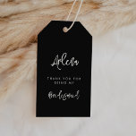 Moderne schwarze Bridesmaid Danke Geschenkanhänger<br><div class="desc">Danke,  dass du mein Bridesmaid-editierbarer Geschenktag bist. Eine kühne und trendige Typografie für Ihre Hochzeitsarbeit,  einfach aber elegant mit einem Schwarz-Weiß-Thema. Vollständig anpassbar: Sie können bei Bedarf die Farben des Schriftartes und des Hintergrunds ändern.</div>