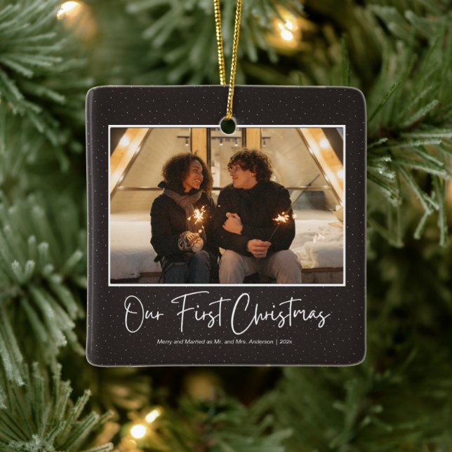 Moderne Schwarze Erste Weihnachten Verheiratet als Keramikornament (Baum)