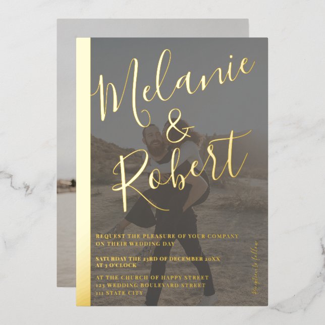 Moderne schwarze Hochzeit 2 Fotos Goldstreifen Folieneinladung (Vorderseite/Rückseite)