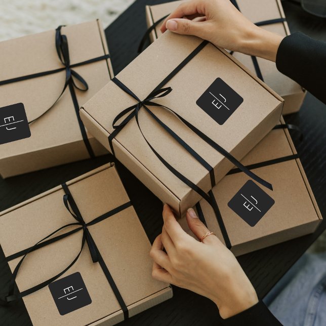 Moderne Schwarze Namen-Initialen Quadratischer Aufkleber (Von Creator hochgeladen)