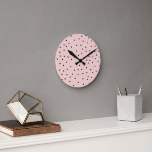Moderne schwarze rosa Wasserfarbe süße Punkte Runde Wanduhr