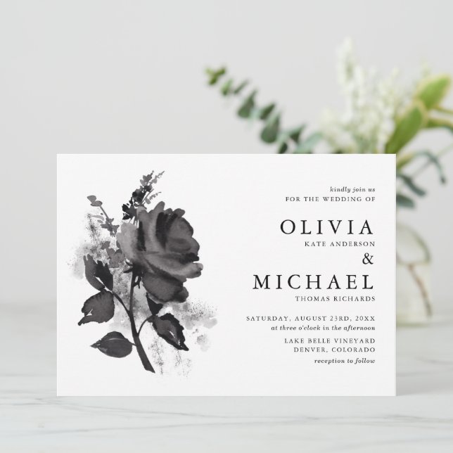 Moderne Schwarze Rose Minimalistische Hochzeit Einladung (Stehend Vorderseite)