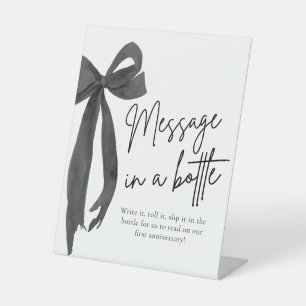 Moderne Schwarze Schleifen-Message-In-A-Flaschen-S Sockelschild