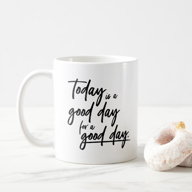 Moderne schwarze Typografie-Schrift Heute ist ein  Kaffeetasse (Mit Donut)