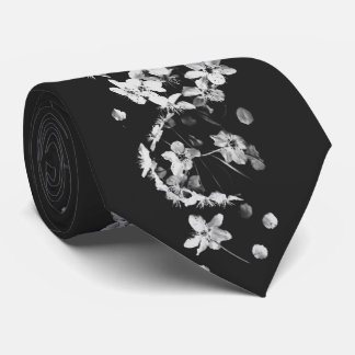MODERNE SCHWARZE UND WEISSE BLUMENSCHEIBE KRAWATTE
