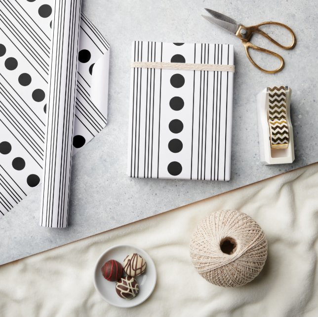 Moderne schwarze und weiße Polka-Punkte und Streif Geschenkpapier (Kunsthandwerk)