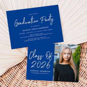 Moderne Script Blue Class of 2025 Graduation Party Einladung