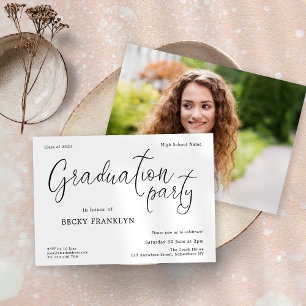 Moderne Script Foto 2024 Graduation Party Einladung