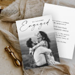 Moderne Script-Foto-Hochzeitspartei Einladung<br><div class="desc">Modernes Script Foto Hochzeit Engagement Party Einladungen Ankündigung. Die Rückseite enthält zusätzliche Informationen für Party Einladungen und/oder Registrierungsinformationen. Klicken Sie auf die Schaltfläche Personalisieren/Bearbeiten,  um dieses Design mit Ihren Fotos und Details anzupassen.</div>