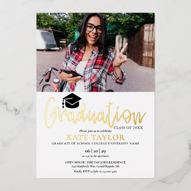Moderne Script Graduation Party 2 Foto Gold Folieneinladung (Vorderseite)