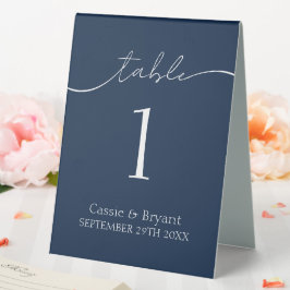 Moderne Script Navy Blue Wedding Tischnummer Tischaufsteller