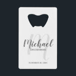 Moderne Script-Personalisierte Trauzeugen Geldbeutel Flaschenöffner<br><div class="desc">Fügen Sie Ihrer Hochzeit eine persönliche Touch mit personalisierten Trauzeugen Kreditkarten Flaschenöffner hinzu. Dieser Flaschenöffner zeigt den Namen der personalisierten Trauzeugen im Stil von grauem, modernem Script-Schriftart und Monogramm im hellgrauen, modernen Script-Schriftart-Stil als Hintergrund mit Titel und Hochzeitsdatum in grauem, modernem Sans Serif Schriftart Stil. Auch perfekt für Trauzeuge, Brautvater...</div>