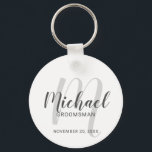 Moderne Script-Personalisierte Trauzeugen Schlüsselanhänger<br><div class="desc">Fügen Sie Ihrer Hochzeit eine persönliche Touch mit personalisierten Trauzeugen Schlüsselanhänger hinzu. Dieser Schlüsselanhänger zeichnet sich durch den Namen personalisierter Trauzeugen im modernen, grau-modernen Script-Schriftart-Stil und Monogramm im hellgrauen modernen Script-Schriftart-Stil als Hintergrund mit Titel und Hochzeitdatum in grau modernen sans Serif Schriftart Stil auf weißem Hintergrund. Auch perfekt für Trauzeuge,...</div>