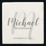 Moderne Script-Personalisierte Trauzeugen Steinuntersetzer<br><div class="desc">Fügen Sie Ihrer Hochzeit eine persönliche Touch mit personalisierten Trauzeugen Stein Untersetzer. Dieser Untersetzer zeichnet sich durch den Namen personalisierter Trauzeugen im modernen, grau-modernen Script-Schriftart-Stil und Monogramm im hellgrauen modernen Script-Schriftart-Stil als Hintergrund mit Titel und Hochzeitdatum in grau modernen sans Serif Schriftart Stil. Auch perfekt für Trauzeuge, Brautvater und mehr....</div>