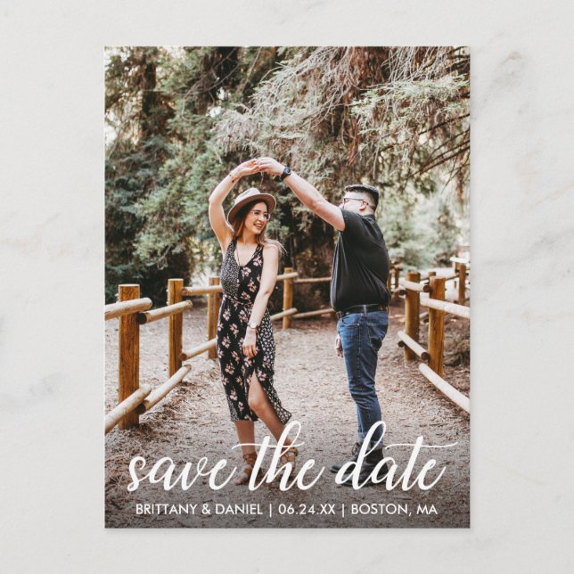 Moderne Script-Verlobung Save the Date Foto Postkarte (Vorderseite)