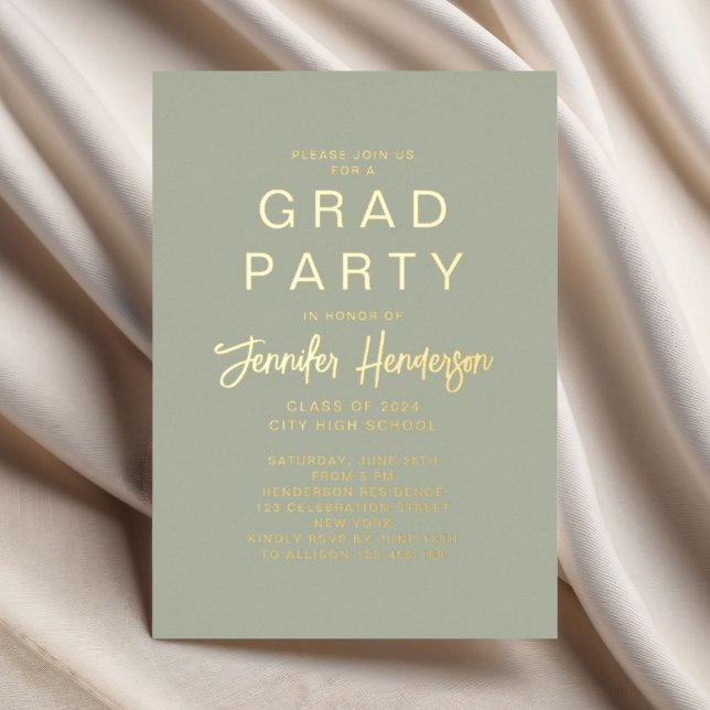 Moderne Seite Green Script Graduation Party Gold Folieneinladung (Modern Sage Green Script Graduation Party Gold Foil Invitation)