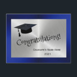 Moderne Silver Blue Cap Herzlichen Glückwunsch Abs Postkarte<br><div class="desc">Die Absolventen fühlen sich besonders und ehren ihre Leistungen mit einer personalisierten Abschluss-Postkarte. Feiern Sie jahrelange harte Arbeit mit dieser modernen silbernen und blauen Imitat metallischen Gratulationen Abschluss-Karte. Ändern Sie einfach den Namen des Absolventen und des Jahres, indem Sie dieses Vorlagenmenü personalisieren. Gedenken Sie ihren besonderen Tag und kreieren Sie...</div>