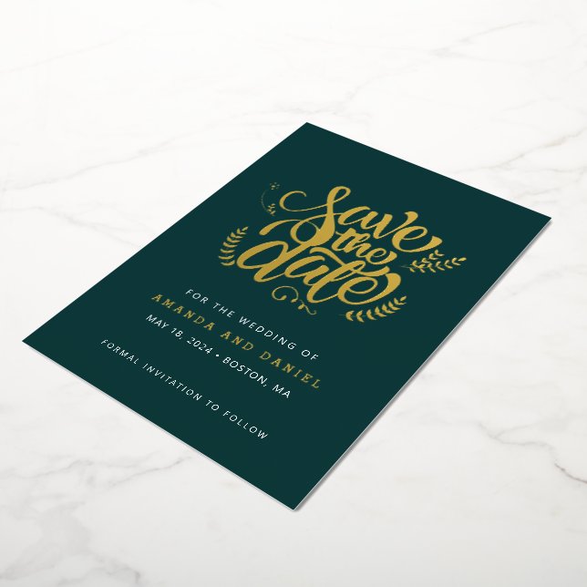 Moderne Smarald Green Calligraphy Script Wedding Folieneinladung (Gedreht)