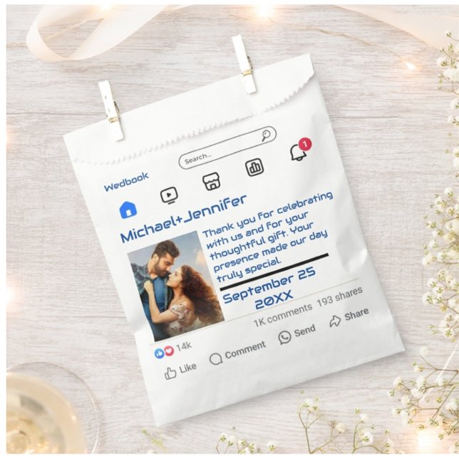 Moderne Social Media Custom Message Wedding Geschenktütchen (Von Creator hochgeladen)