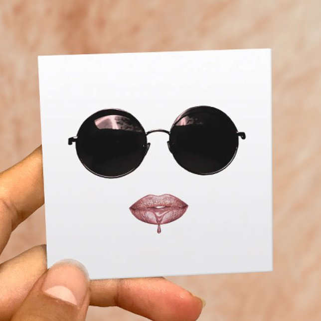 Moderne Sonnenbrille & Rose Gold Lips Makeup Artis Quadratische Visitenkarte (Von Creator hochgeladen)