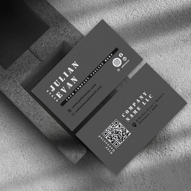 Moderne soziale Medien - alles schwarze, mutige Ty Visitenkarte (Modern Social Media All Black Bold Typography Business Card )