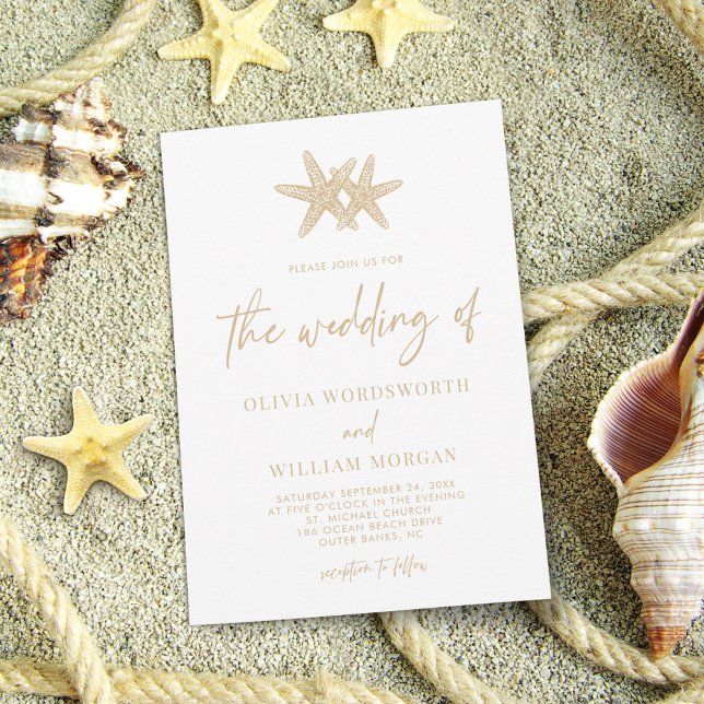 Moderne Starfish Beach Script Beige Sand Wedding Einladung (Von Creator hochgeladen)