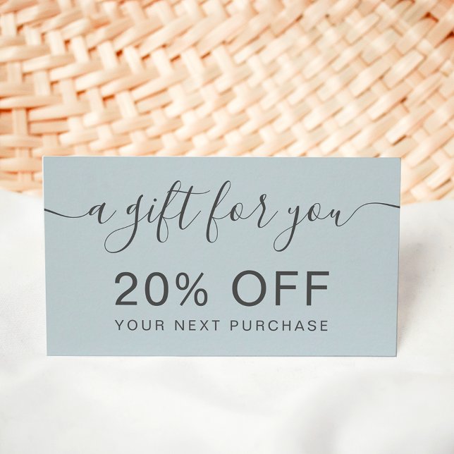 Moderne staubblaue berufliche Typografie Rabattkarte (Modern dusty blue professional typography discount card)