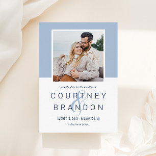 Moderne staubblaue Farbblock-Foto-Hochzeit Save The Date