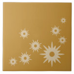 Moderne Sternexplosion Ochre Gold aus dem Mittelal Fliese<br><div class="desc">Modernes,  inspiriertes Design aus der Mitte des Jahrhunderts mit Vintagen Retro-Sternexplosionen auf ockerfarbenem Goldboden. Einfaches,  sauberes modernes Design.</div>