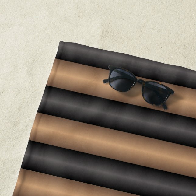 Moderne, stilvoll getoastete braune Streifen mit T Strandtuch (Beispiel)