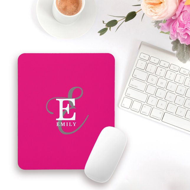 Moderne, stilvolle Monogram Typografie Hot Pink Mousepad (Personalize with your name and monogram initial.)