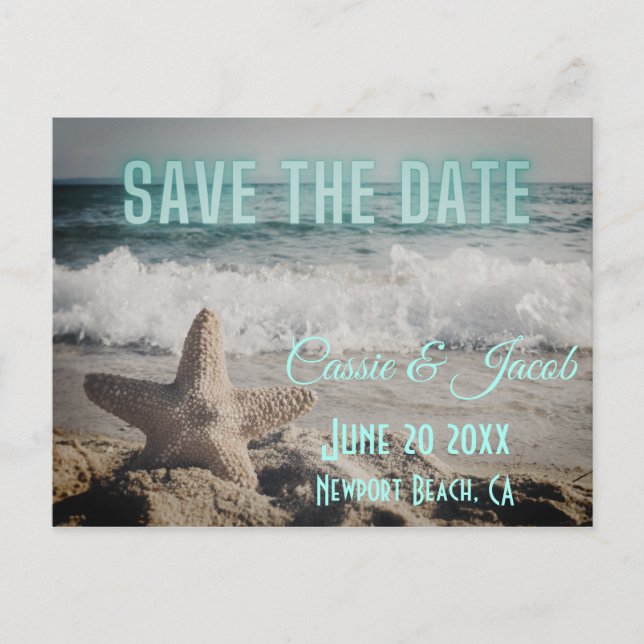 Moderne Strandlandschaft Save the Date Postkarte (Vorderseite)