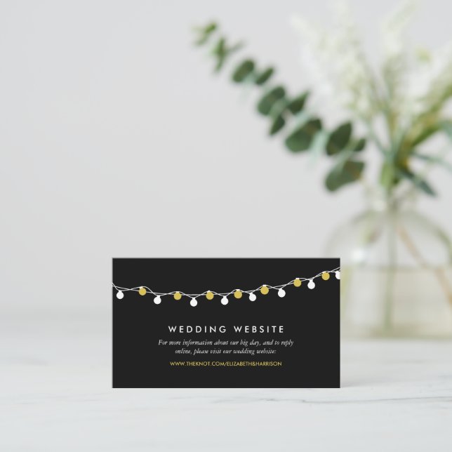 Moderne String Lights, White & Gold Wedding Websit Begleitkarte (Stehend Vorderseite)