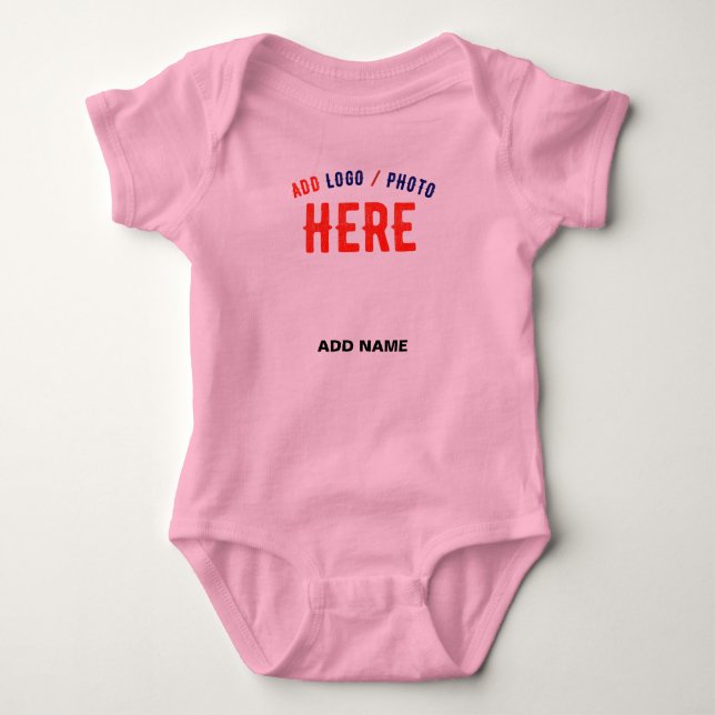 MODERNE, STYLISCH-NIEDLICHE KUNSTSTOM-KOPF-KOPF BABY STRAMPLER (Vorderseite)