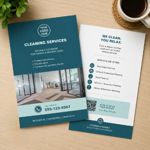 Moderne Teal-Reinigungsdienste mit QR Flyer